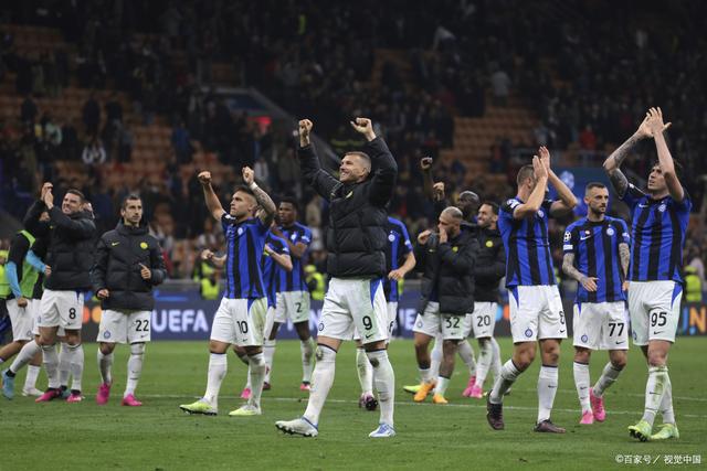 他把球抛到 他把球抛到