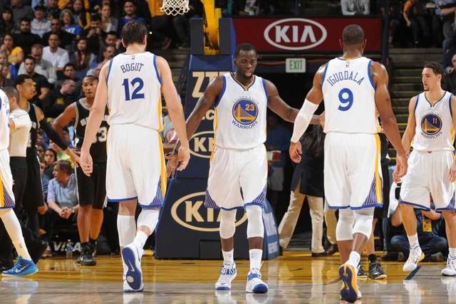 进攻三区的 进攻三区的