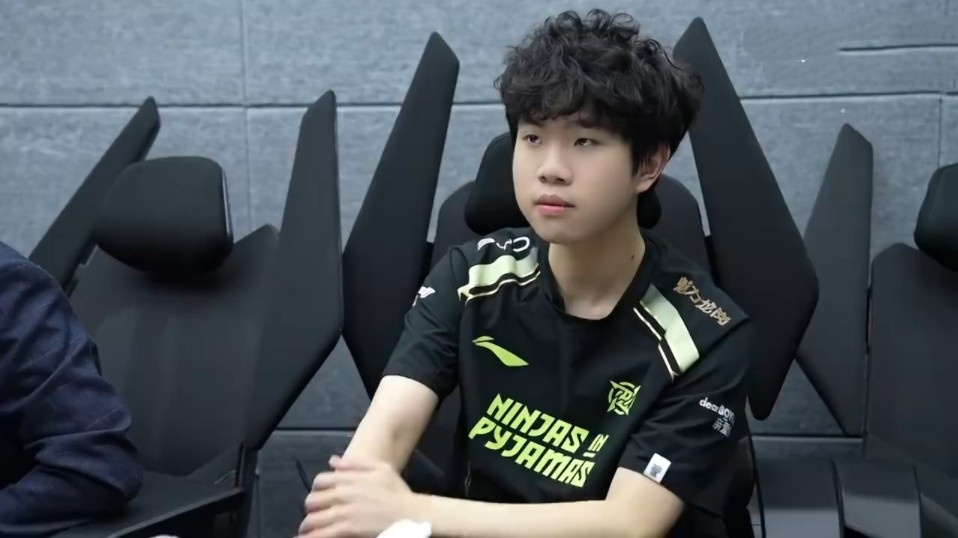 若两队在小 若两队在小